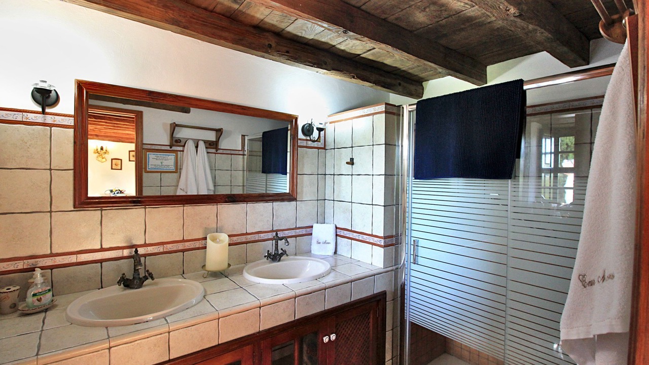 Photo of Bathroom in Los Quemados