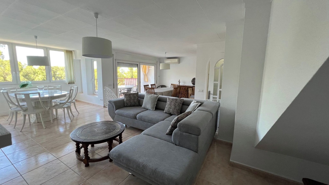 Photo of Livingroom in Roses Town Center