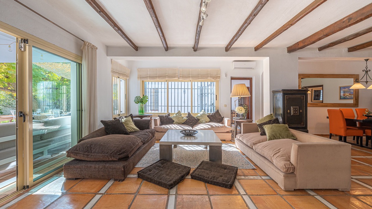 Photo of Livingroom in New Golden Mile