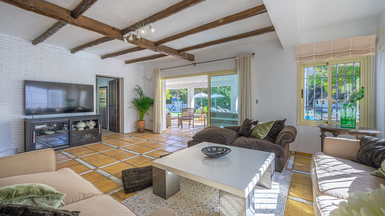 Photo of Livingroom in New Golden Mile
