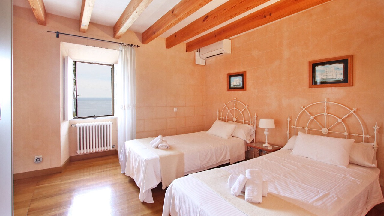 Photo of Bedroom in Banyalbufar