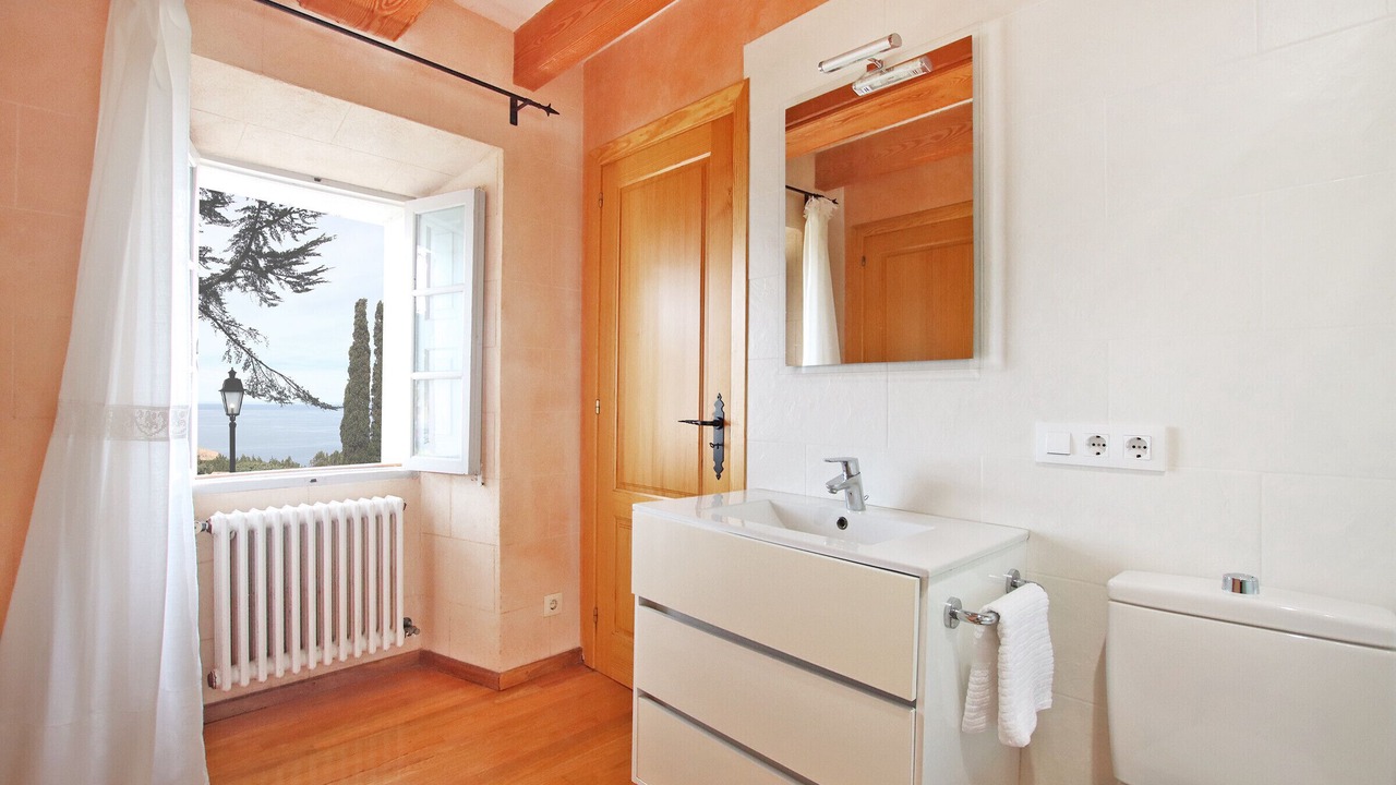Photo of Bathroom in Banyalbufar