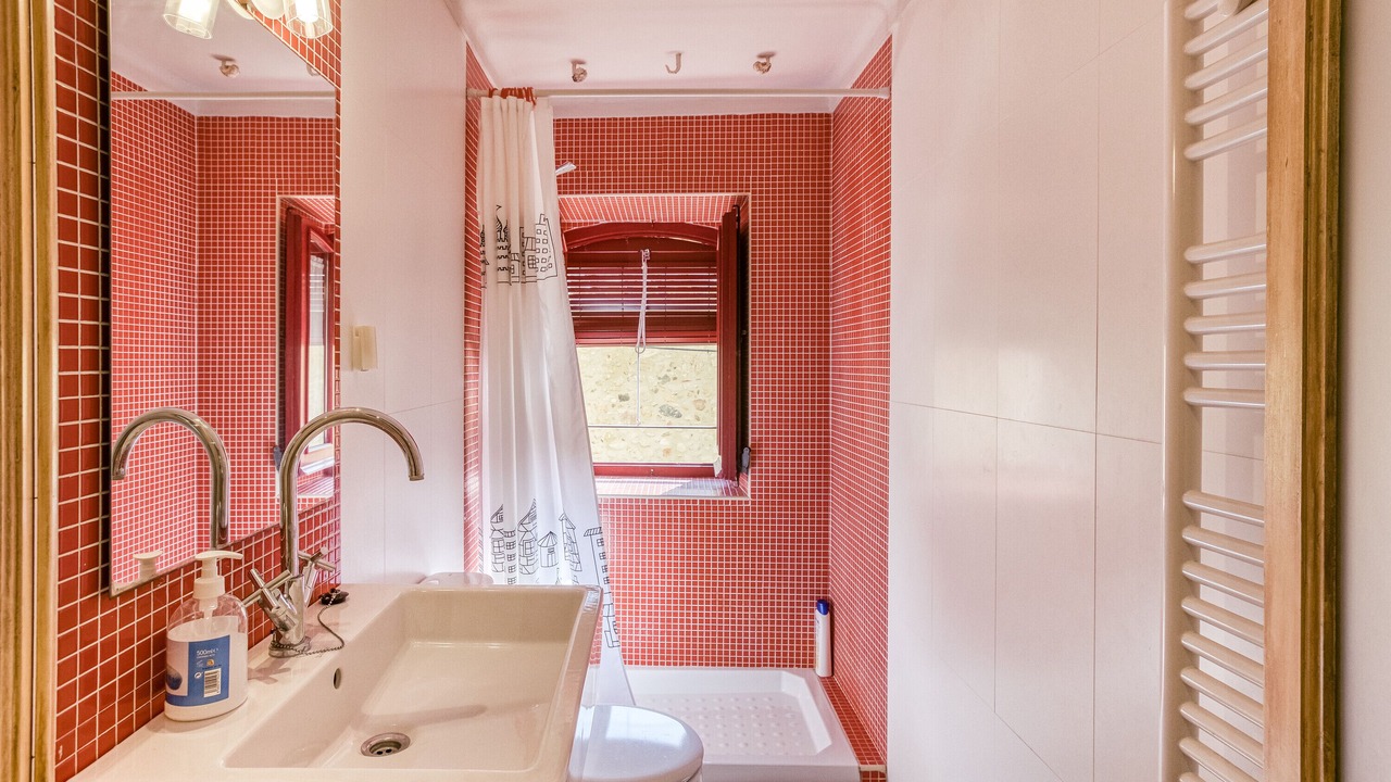 Photo of Bathroom in Orriols