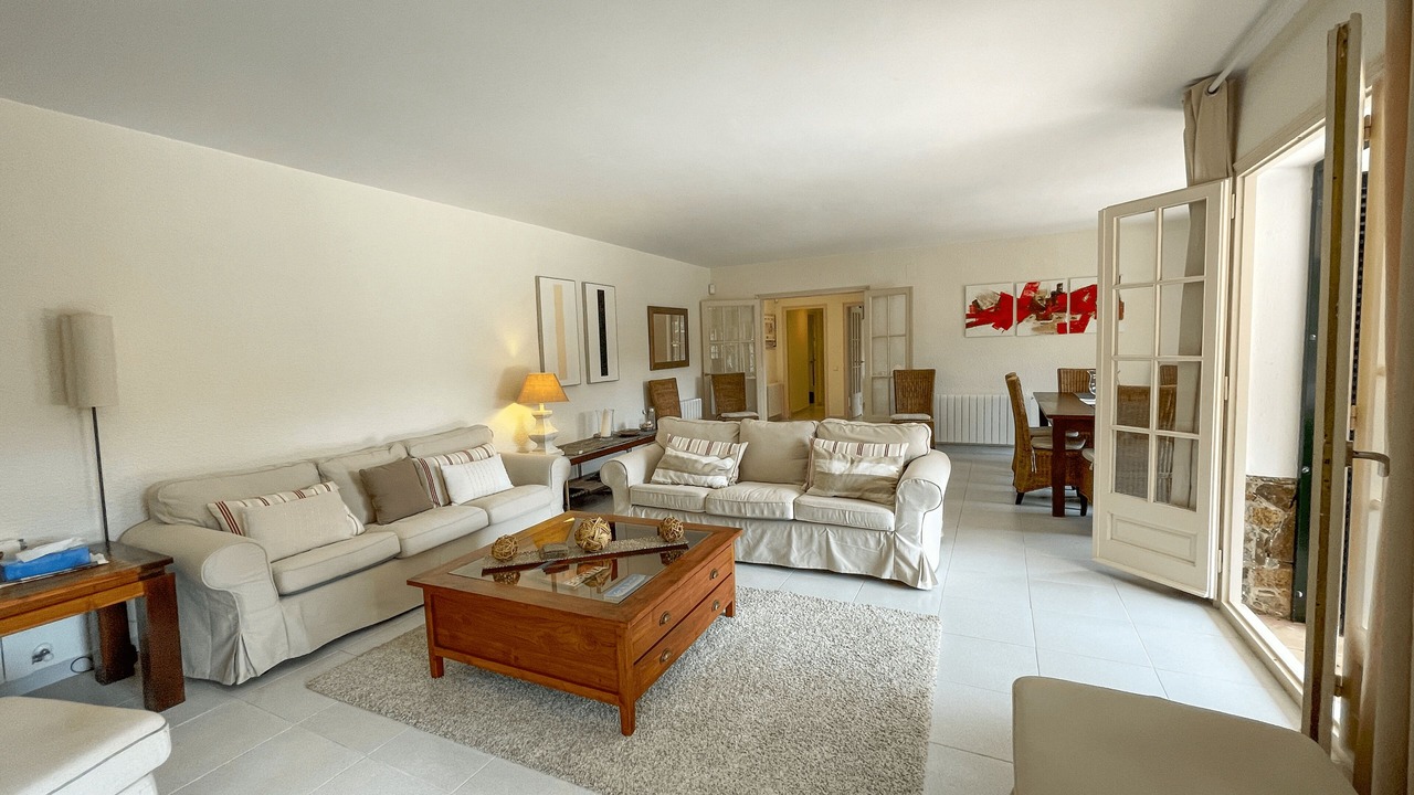 Photo of Livingroom in Tamariu