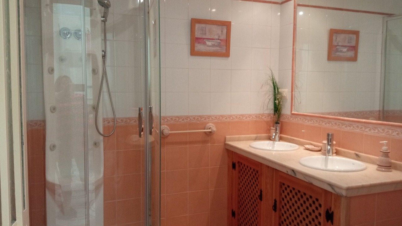 Photo of Bathroom in Siles