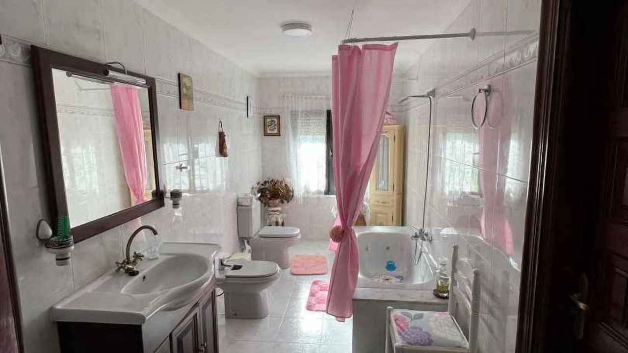 Photo of Bathroom in Noriega