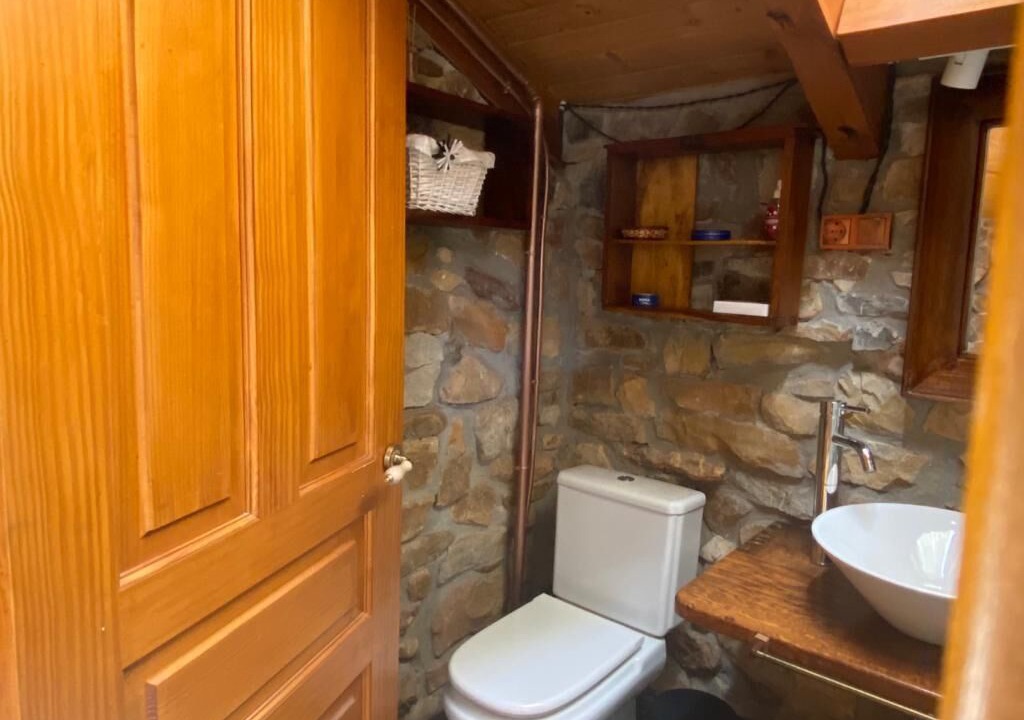 Photo of Bathroom in Cremenes