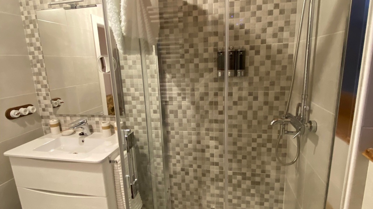 Photo of Bathroom in Cremenes