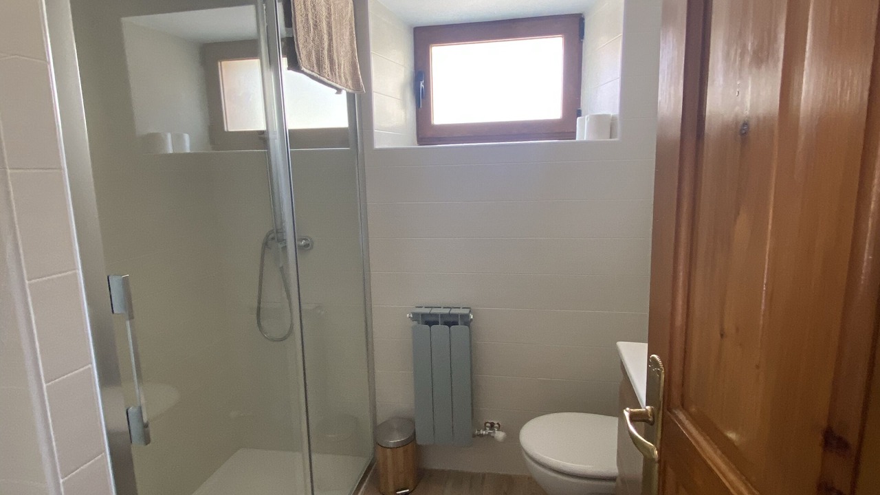 Photo of Bathroom in Cremenes