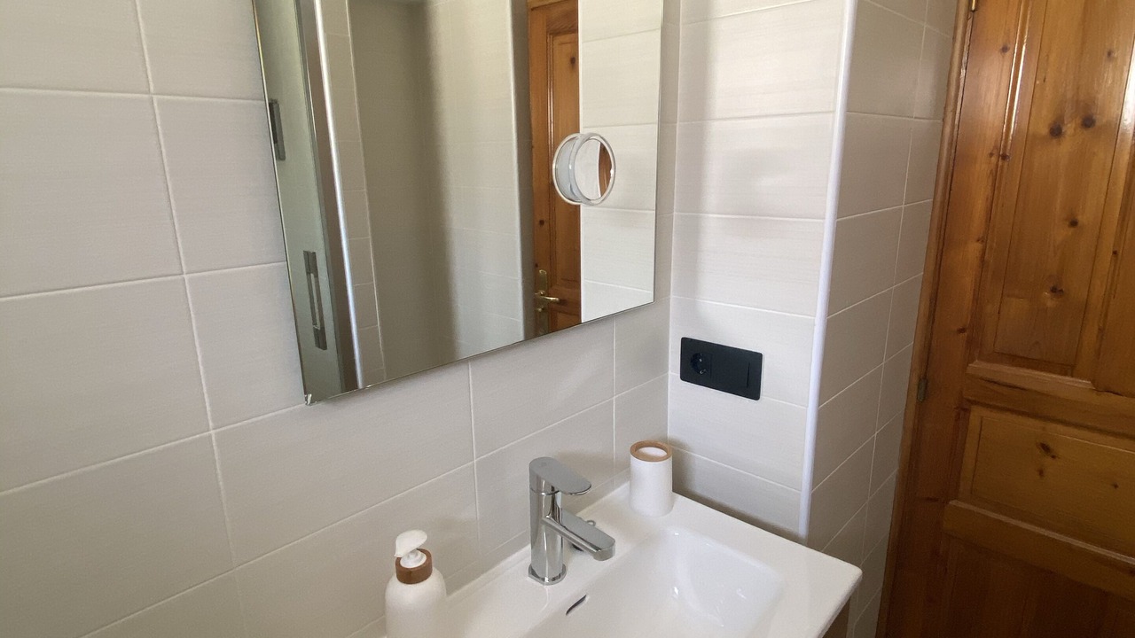 Photo of Bathroom in Cremenes
