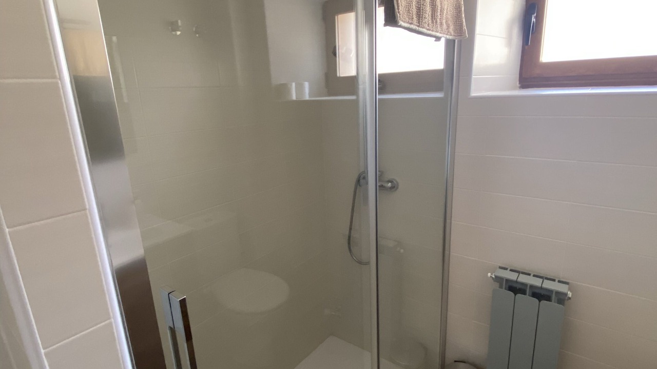 Photo of Bathroom in Cremenes