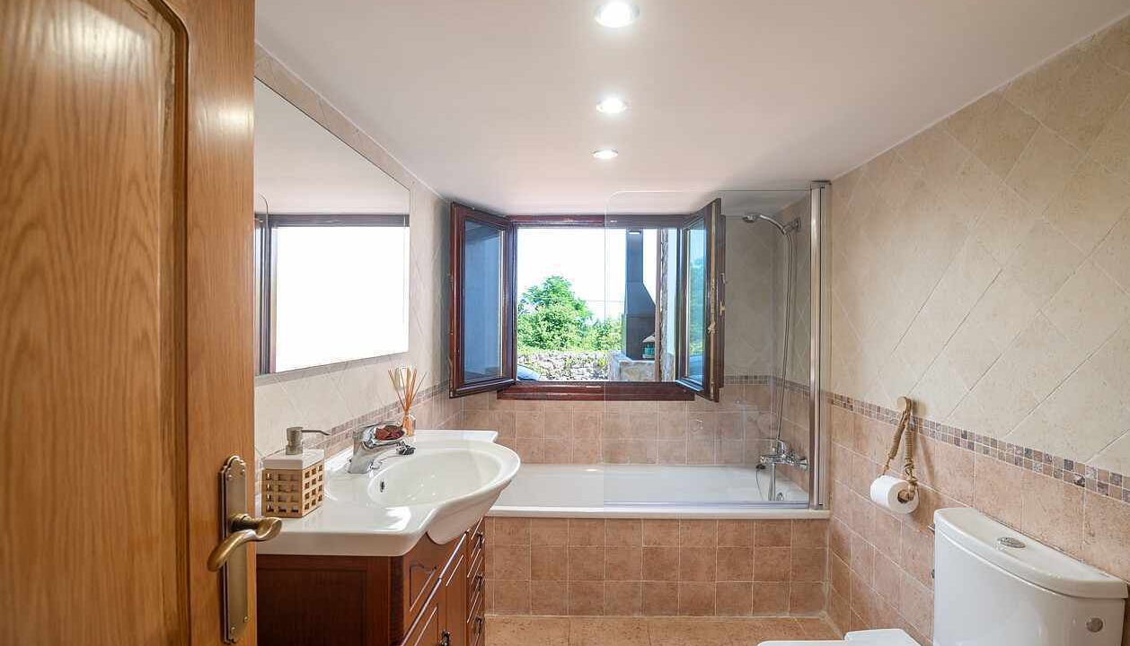 Photo of Bathroom in Llanes