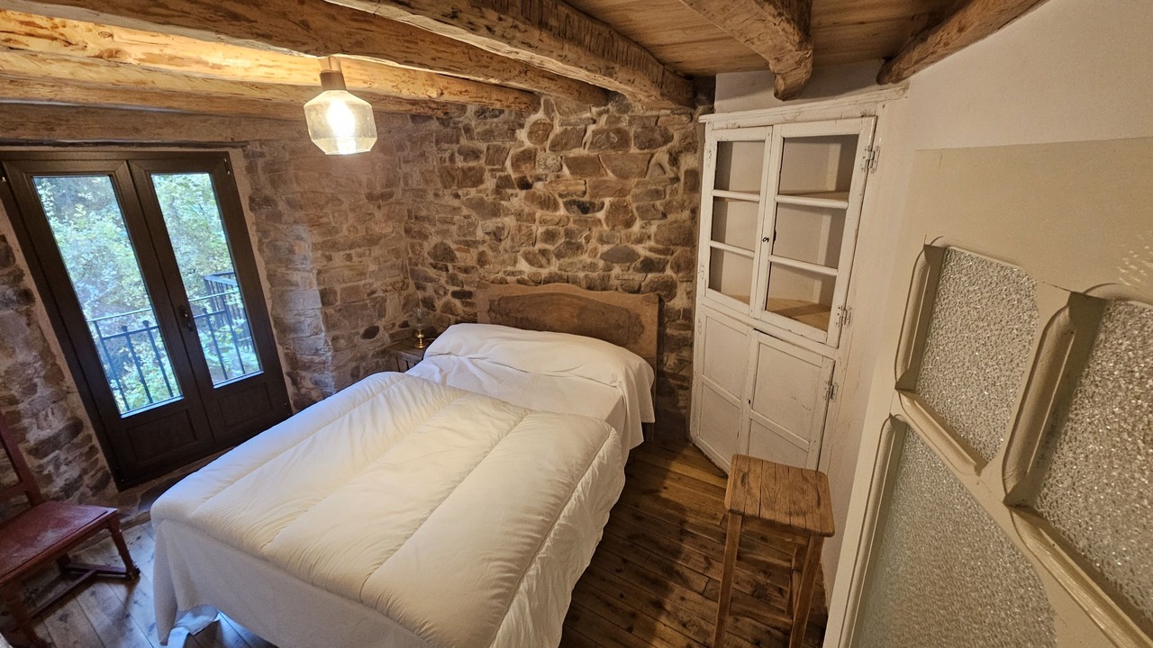 Photo of Bedroom in Villavelayo