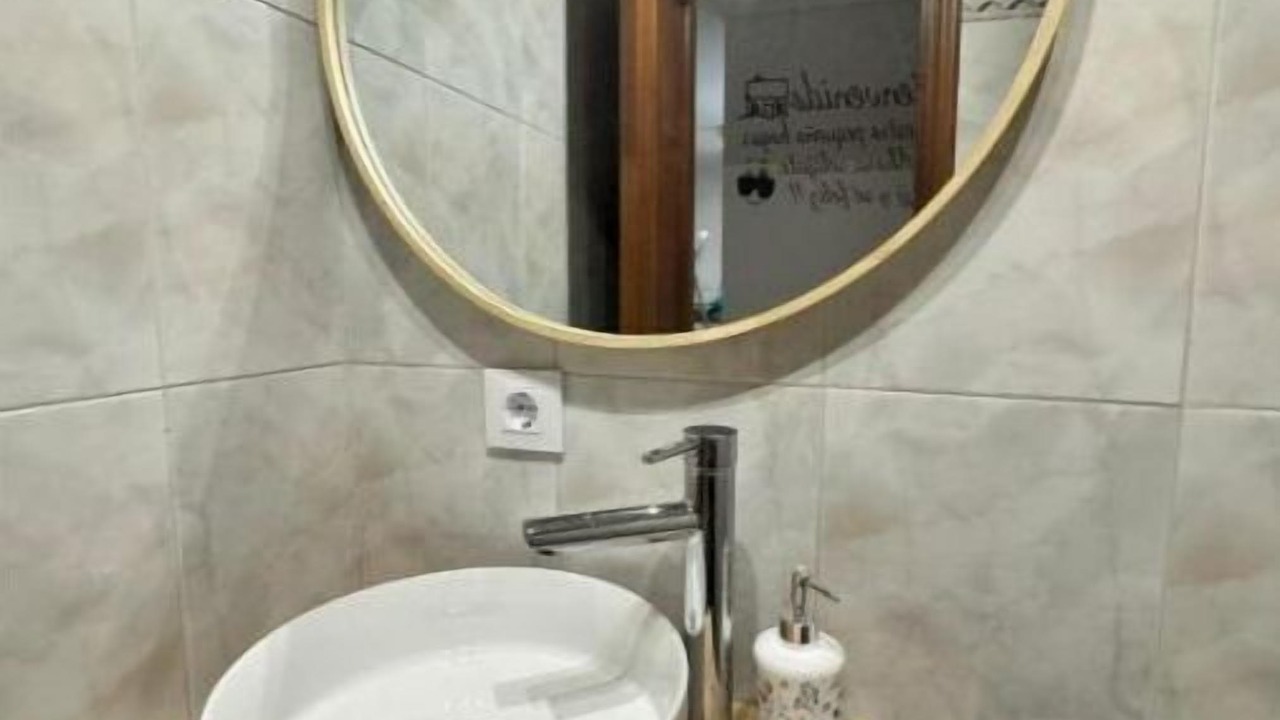 Photo of Bathroom in Laguardia