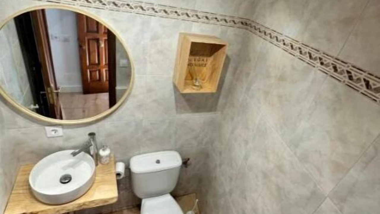Photo of Bathroom in Laguardia