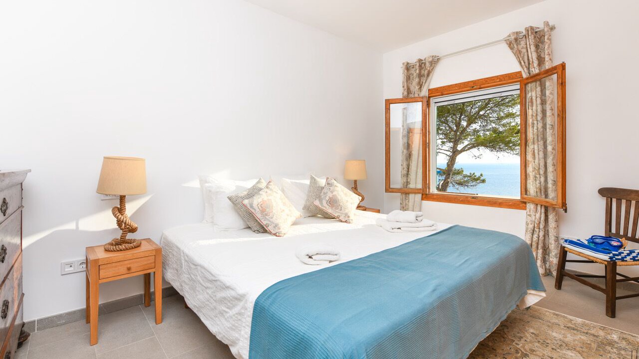 Photo of Bedroom in Banyalbufar