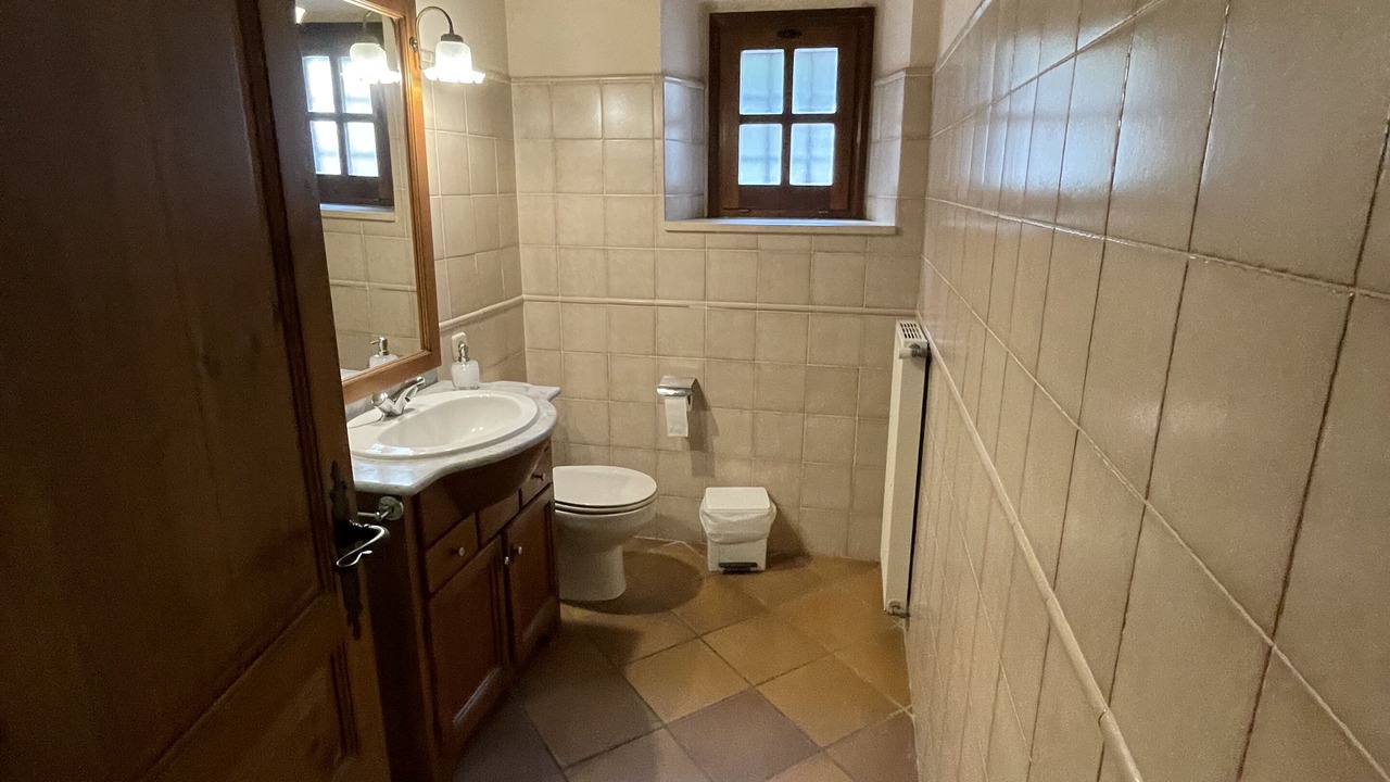 Photo of Bathroom in Camos