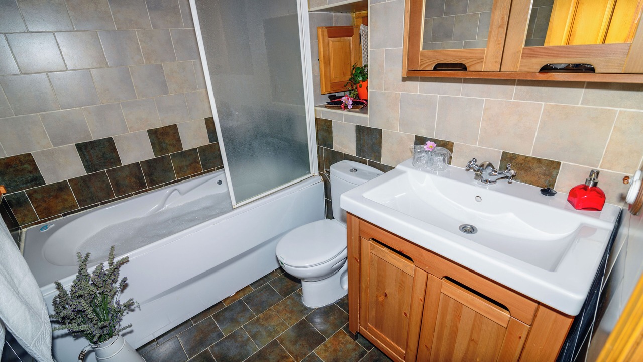 Photo of Bathroom in Benllera