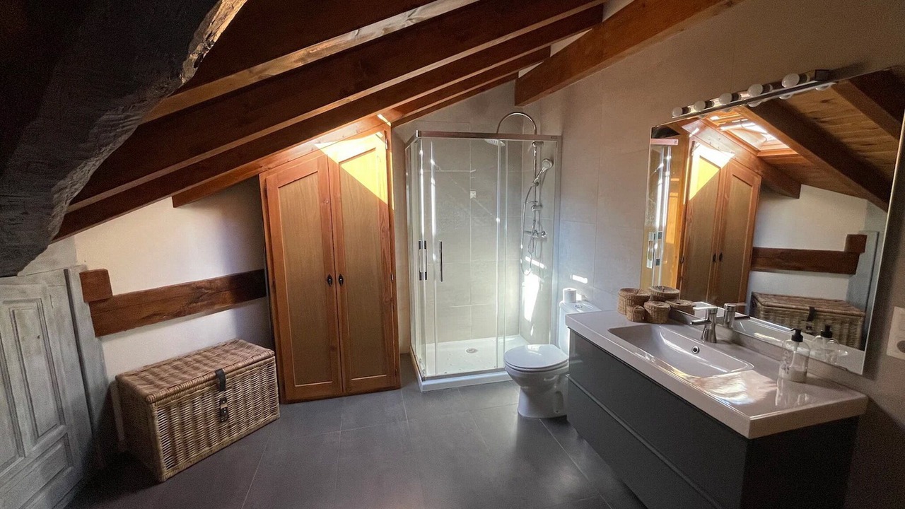 Photo of Bathroom in Aniezo