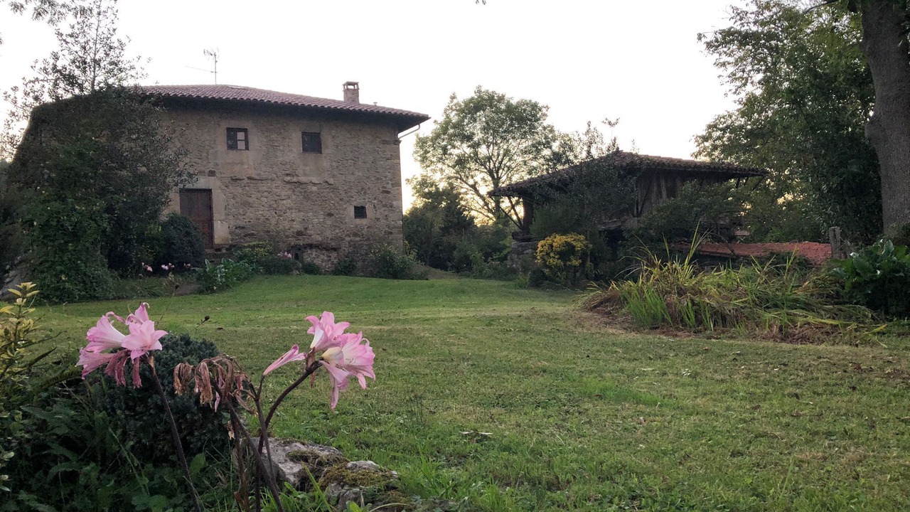 Photo of Outdoor in Parres
