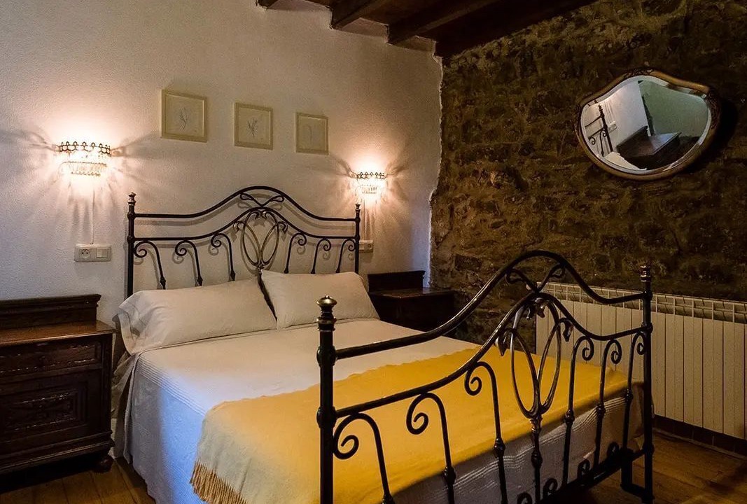 Photo of Bedroom in Parres