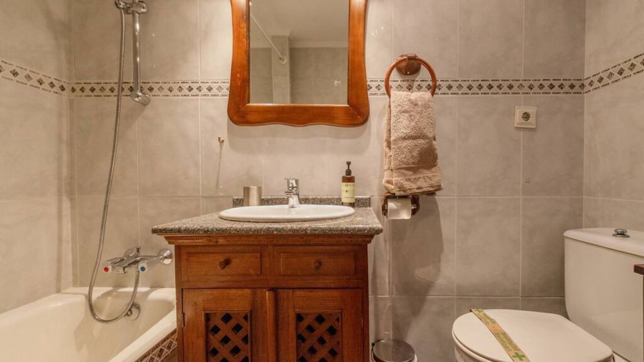 Photo of Bathroom in Moreaga