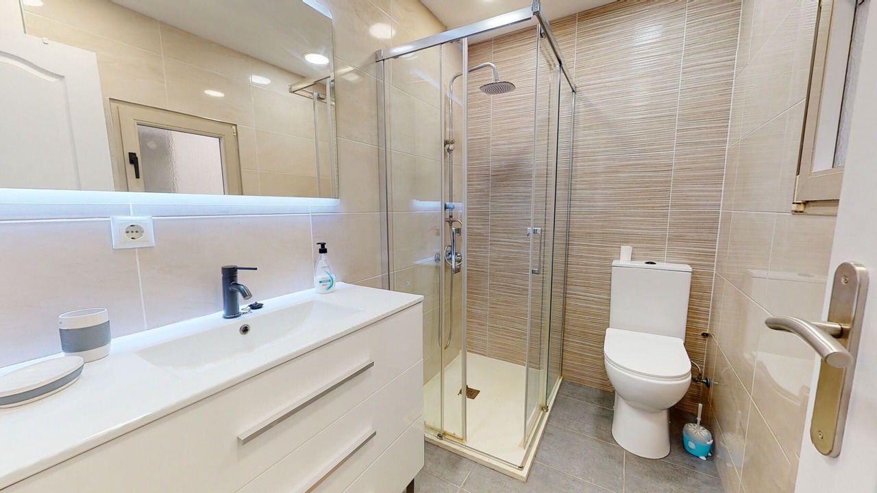 Photo of Bathroom in Los Nietos