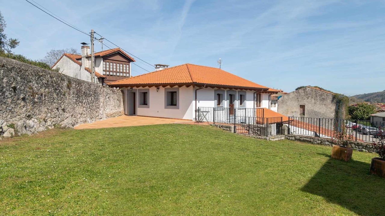 Photo of Patio Balcony in Parres Municipality