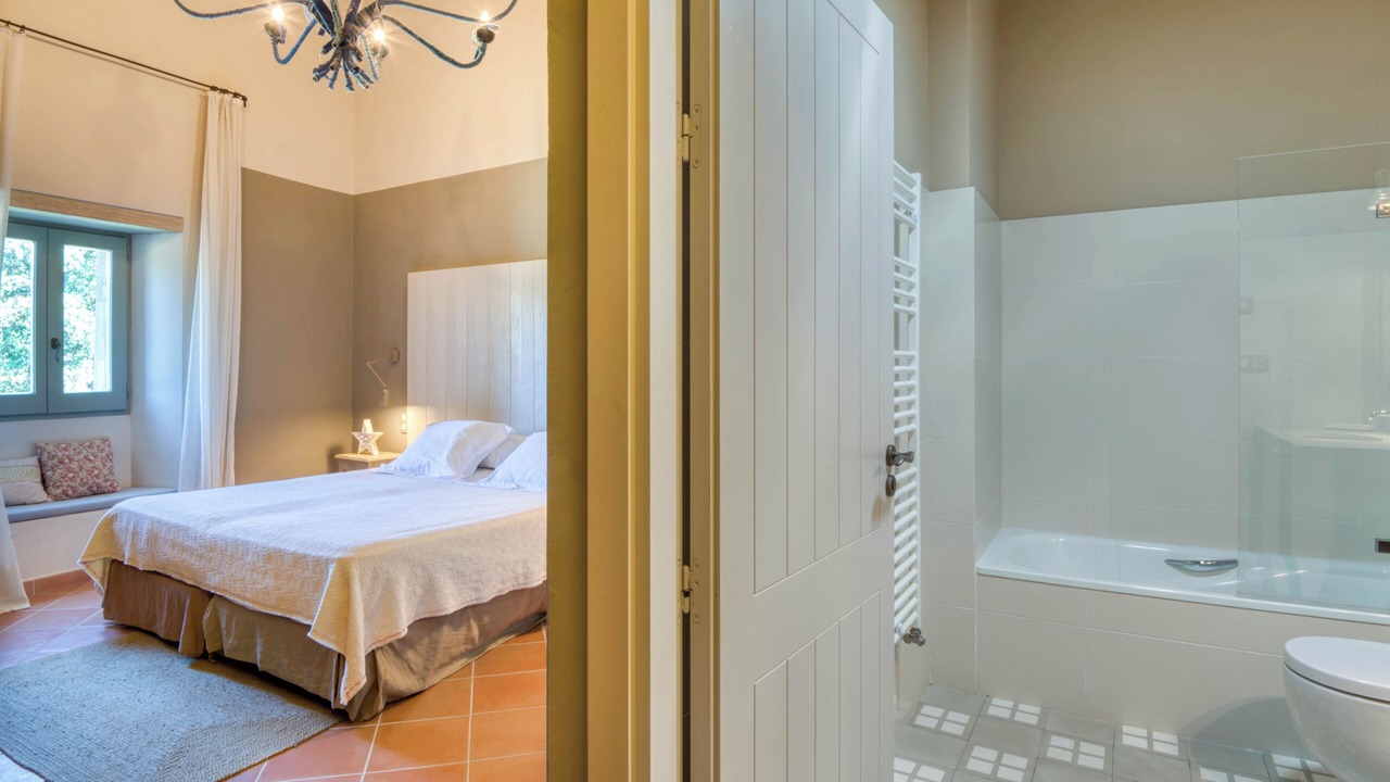 Photo of Bathroom in Monells