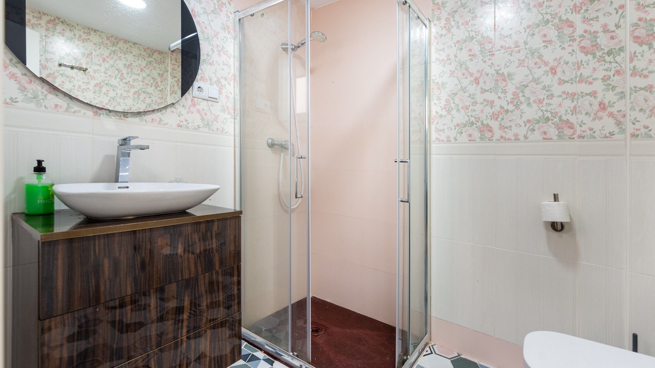 Photo of Bathroom in R.E.N.F.E.