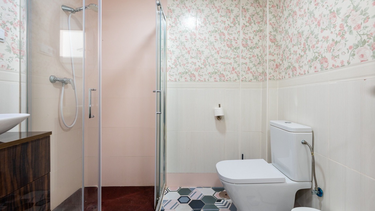 Photo of Bathroom in R.E.N.F.E.