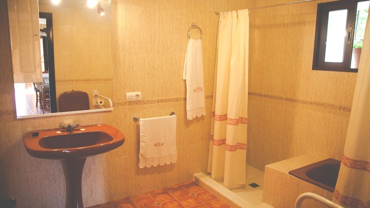 Photo of Bathroom in Almedinilla