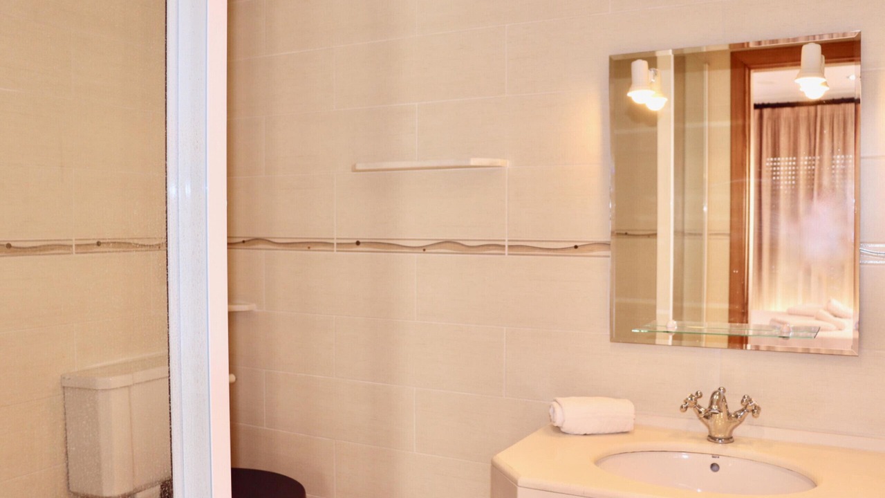 Photo of Bathroom in Pals