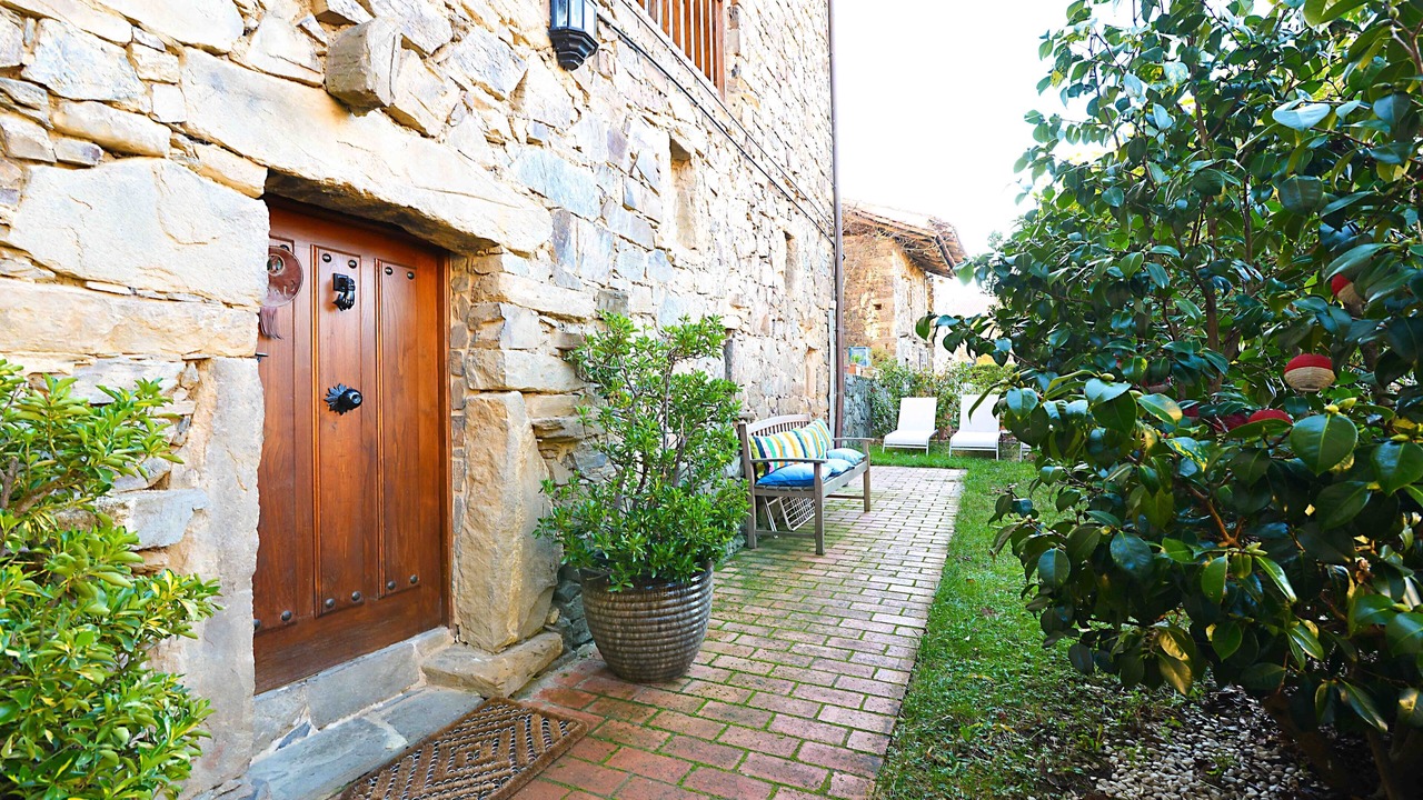 Photo of Outdoor in Tudes