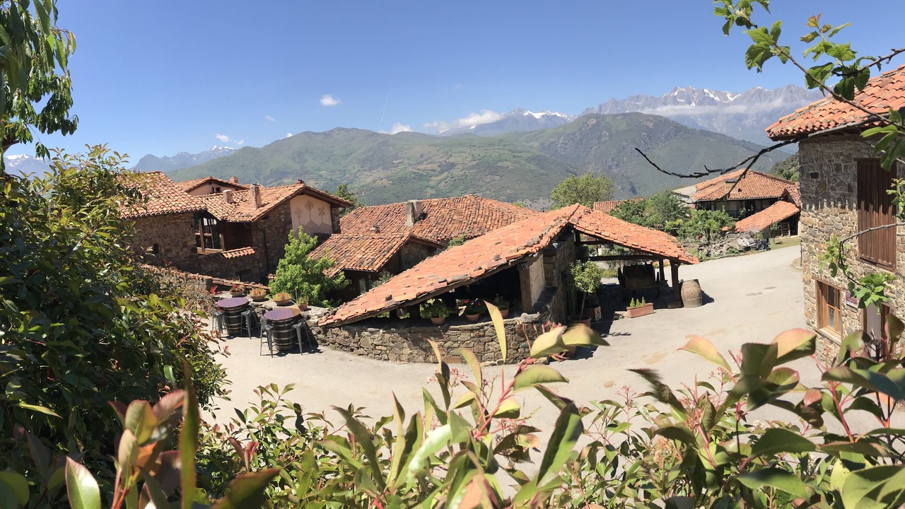 Photo of Outdoor in Tudes