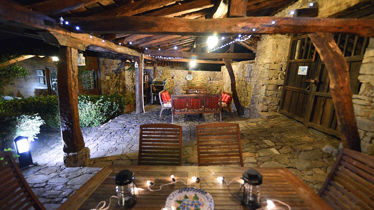 Photo of Outdoor in Tudes