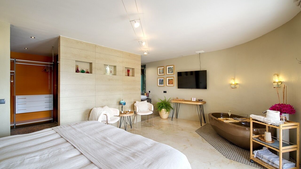 Photo of Bedroom in Roses Town Center