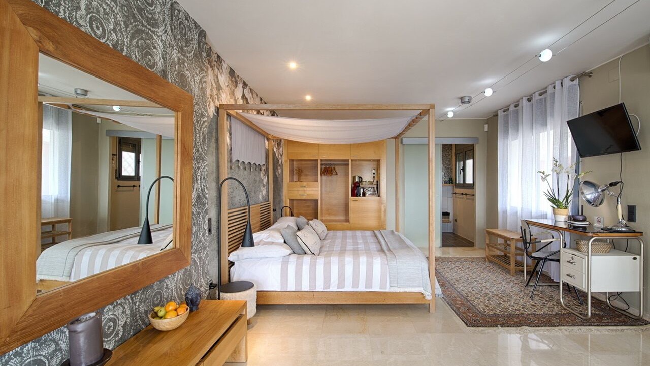 Photo of Bedroom in Roses Town Center