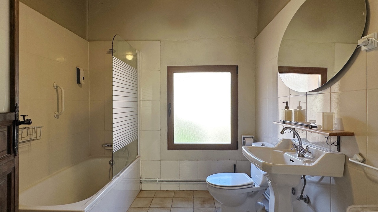 Photo of Bathroom in Velamazan