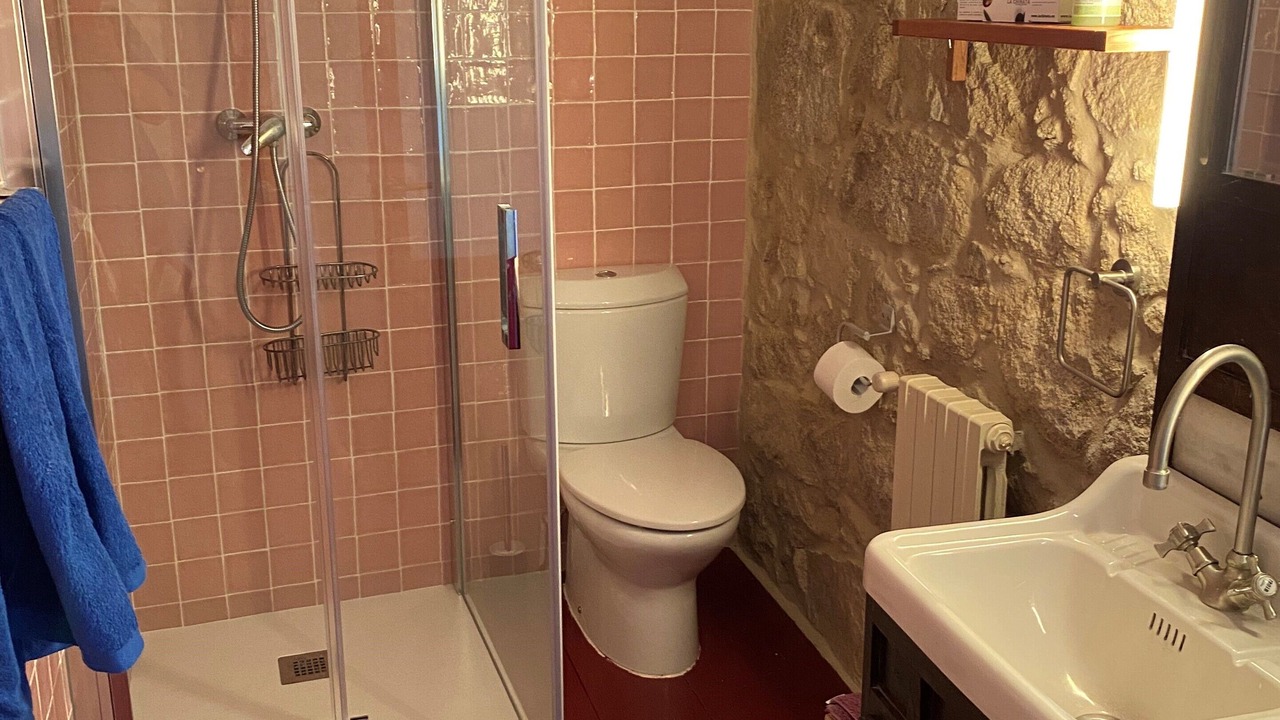 Photo of Bathroom in Panton