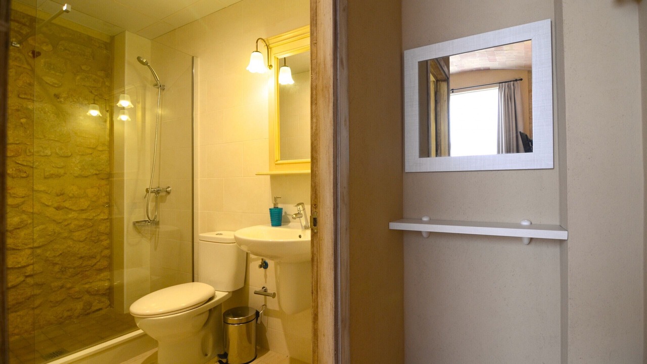 Photo of Bathroom in Pals