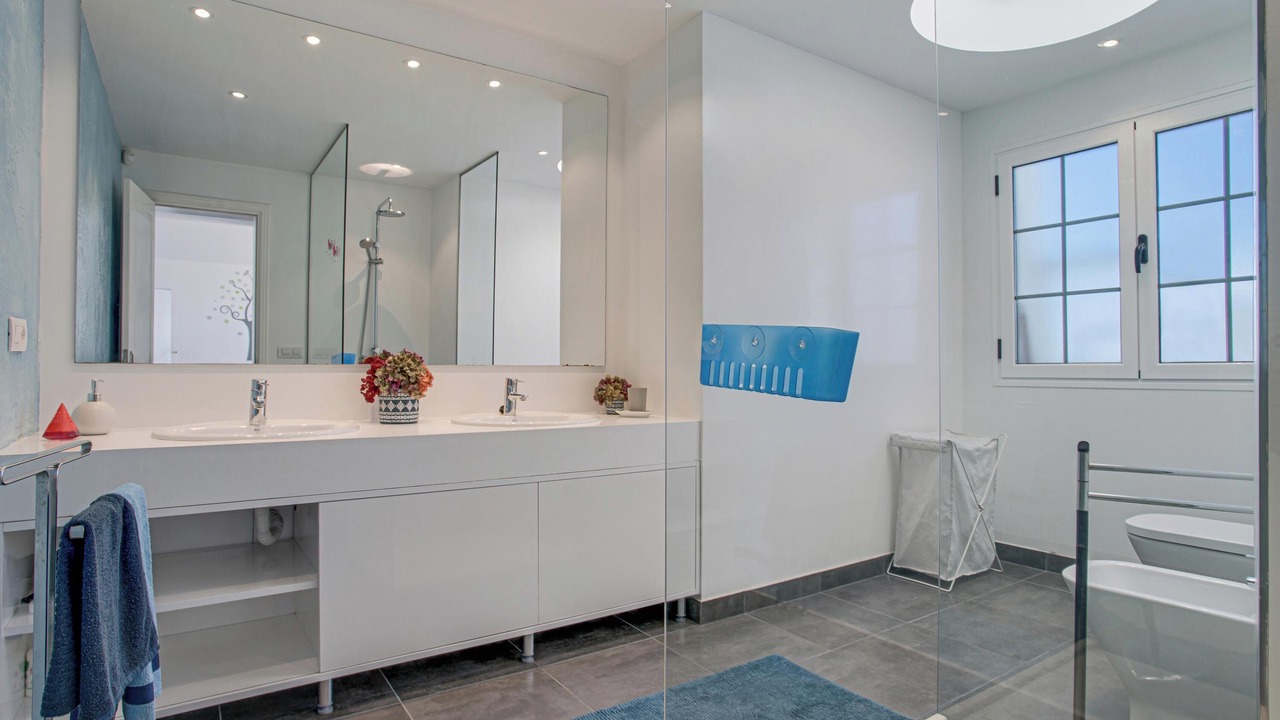 Photo of Bathroom in Playa del Cable