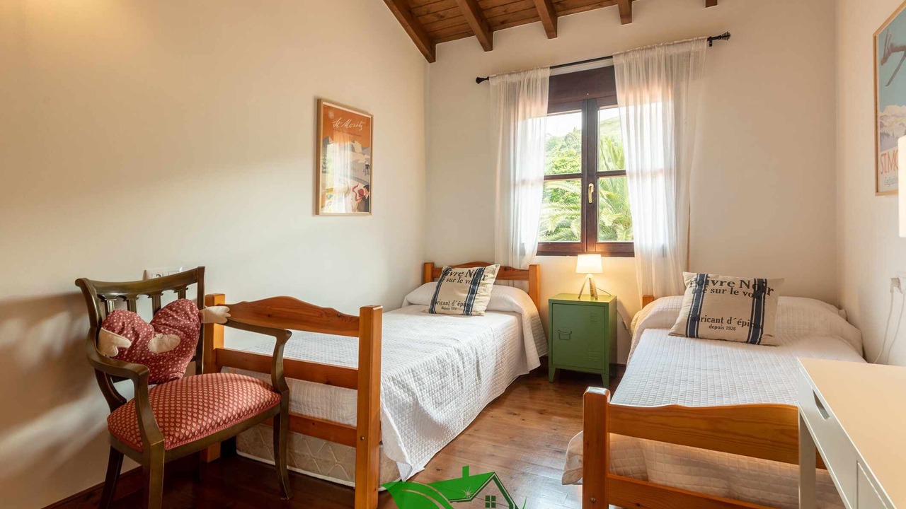 Photo of Bedroom in Cue