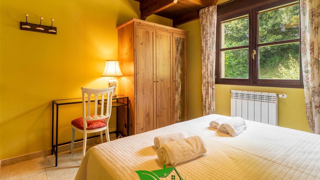 Photo of Bedroom in Cue