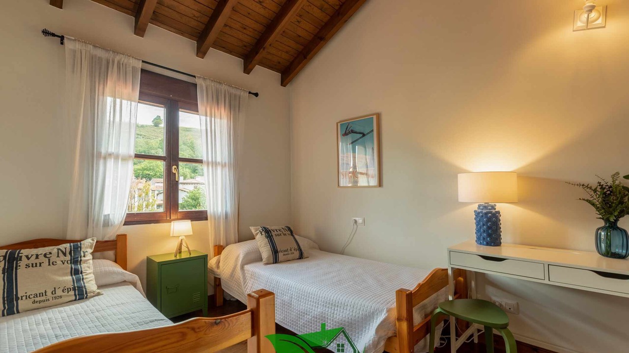 Photo of Bedroom in Cue