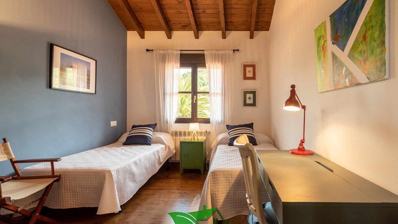 Photo of Bedroom in Cue