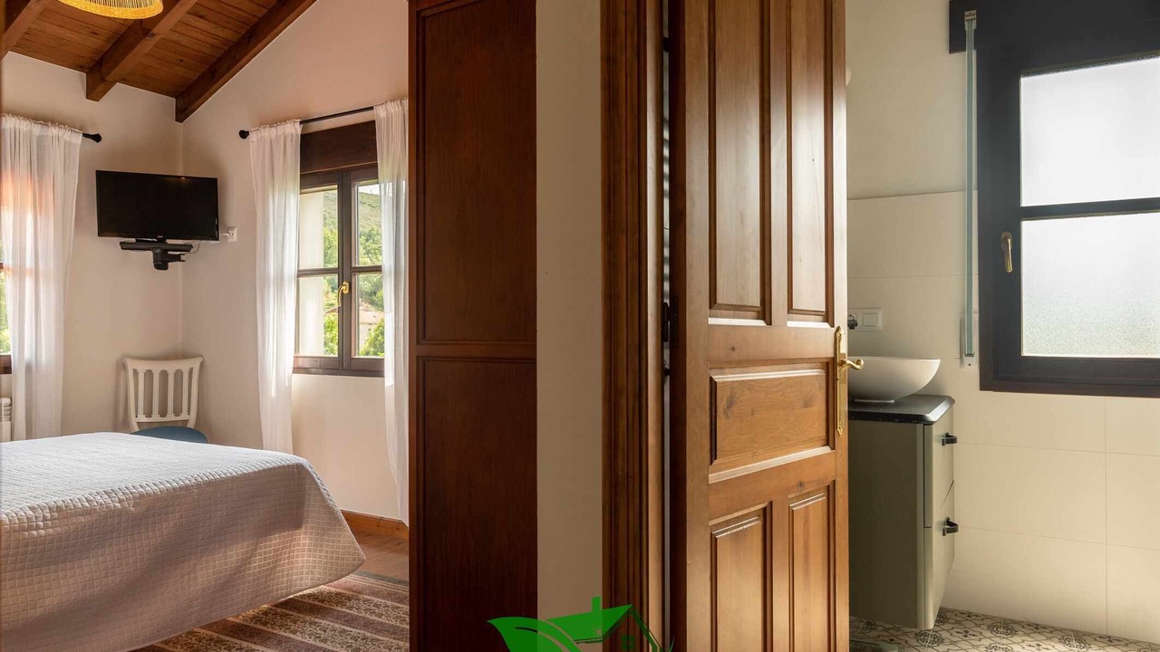 Photo of Bedroom in Cue
