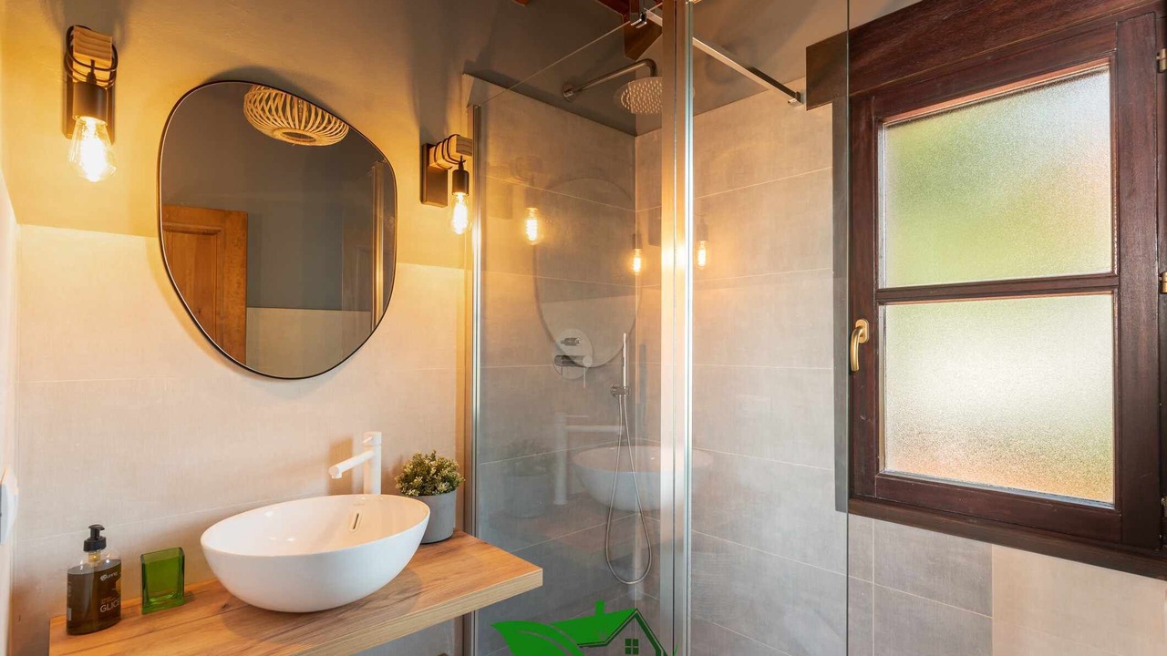 Photo of Bathroom in Cue