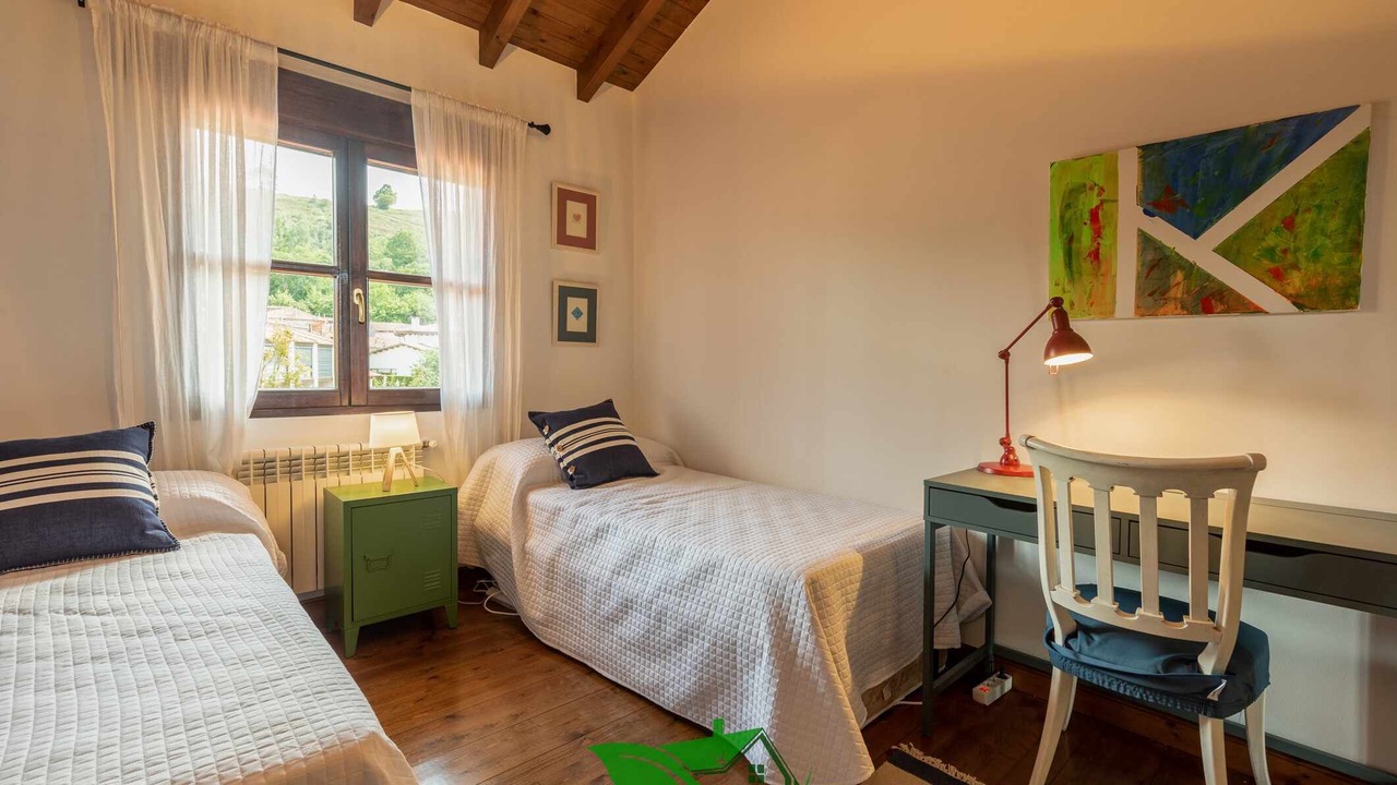 Photo of Bedroom in Cue