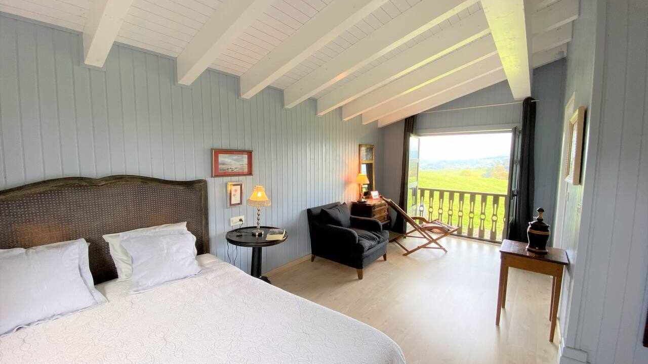 Photo of Bedroom in Parres